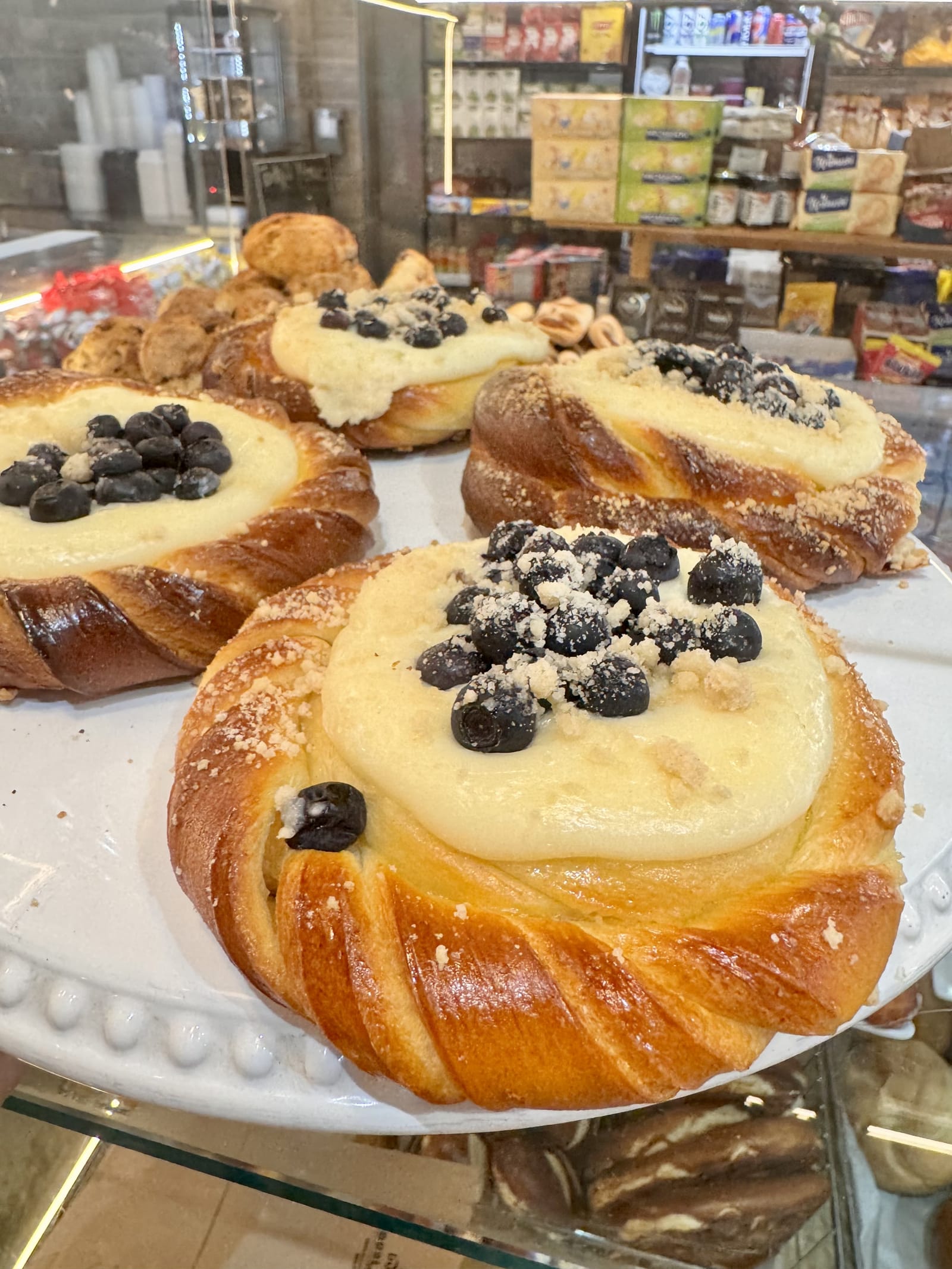 Sweet buns with farmer's cheese and blueberries