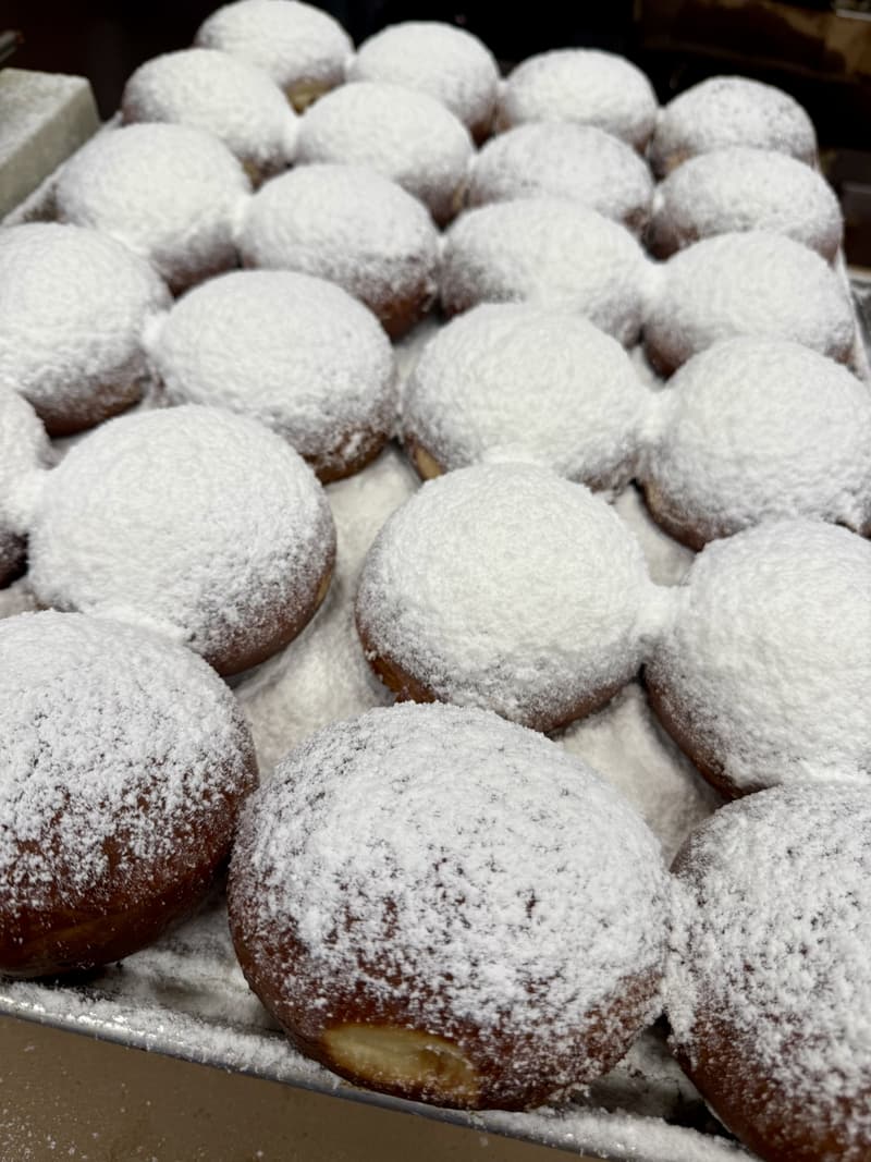 Trays of powdered pączki