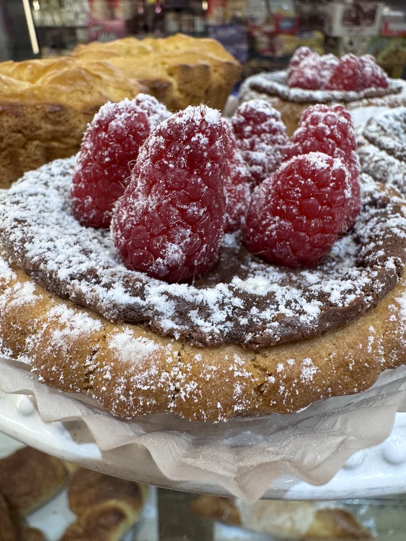 Raspberry tart dusted with sugar